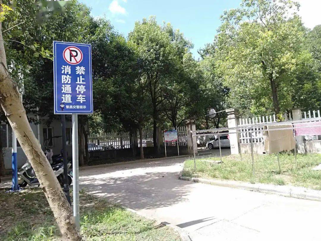 请记住:1辆消防车的宽度=2辆轿车的宽度!_车道