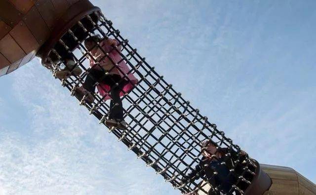 昆虫,雷鸣声板,雨和冰雹管,风铃,万花筒,滑梯,梯子,滑动杆和绳索隧道