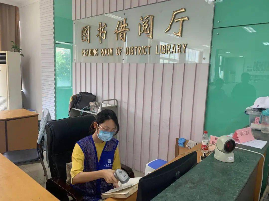 丹徒区图书馆的小小志愿者让这个暑假充满意义