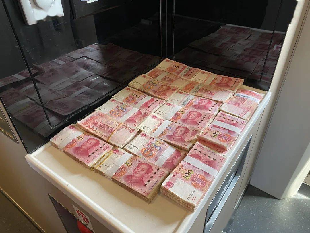 当有人把17万元现金落在火车上后