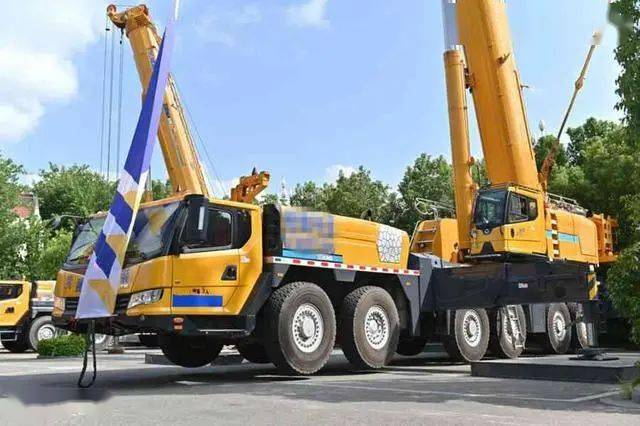 带您看个大家伙实拍徐工新款500吨级全地面起重机工作能力很强悍