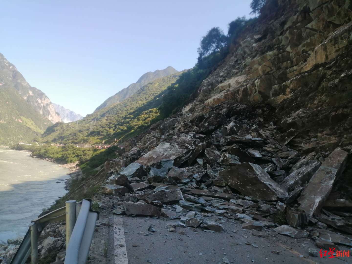 四川冕宁248国道山体岩石崩塌无人伤亡预计3至5日后恢复通行