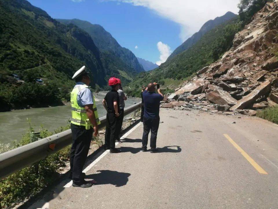 冕寧國道山體崩塌危巖體爆破已完成 預計3至5日後恢復該道路通行_手機