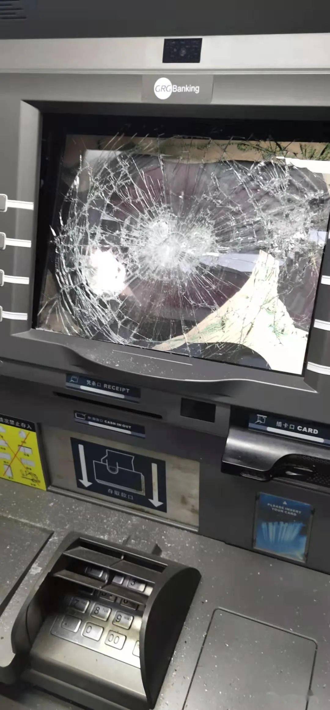 会昌一男子醉酒后砸取款机接着开着车到派出所自首