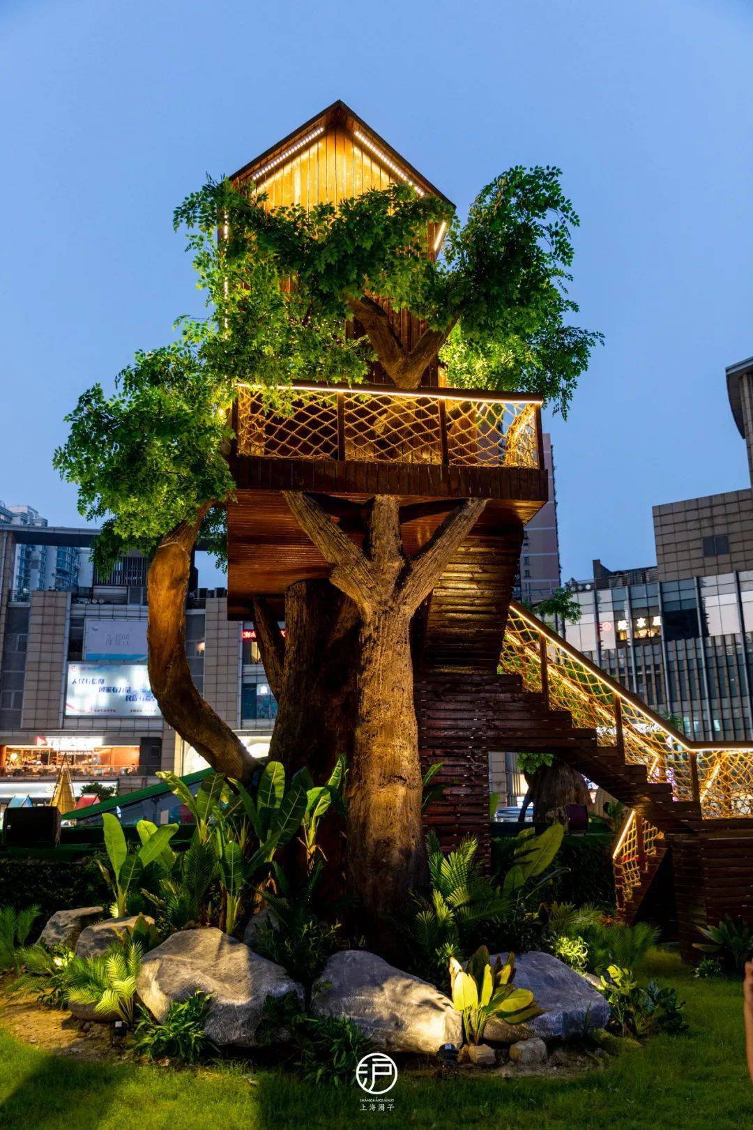 high翻的丛林派对,超有烟火气的美食,日月星光夜集诱人开市啦!