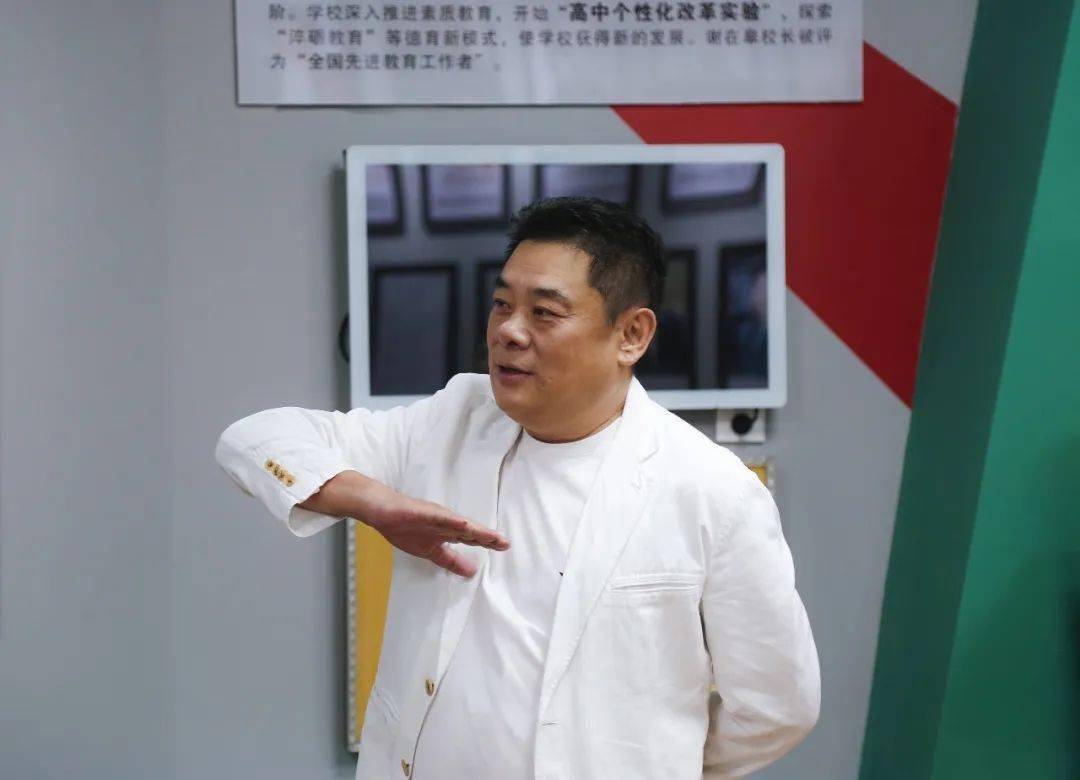 和平荣耀丨董事长徐凯宏为母校东北师大附中捐赠公益助教基金