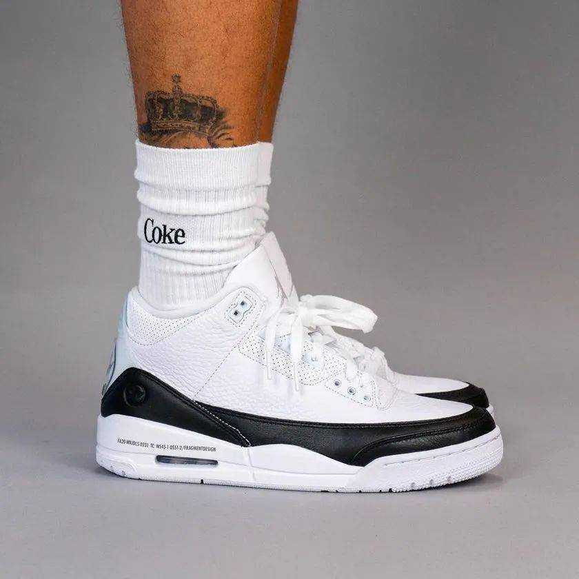 行业丨藤原浩闪电联名aj3最新实物细节与上脚照曝光就问帅不帅