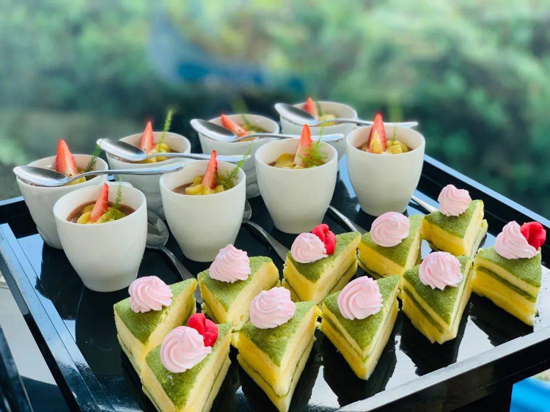   精美茶歇 >嘉宾陆续签到入场.