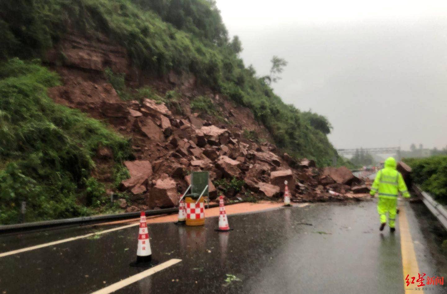 注意绕行!成乐高速出现山体滑坡 部分路段实行交通管制
