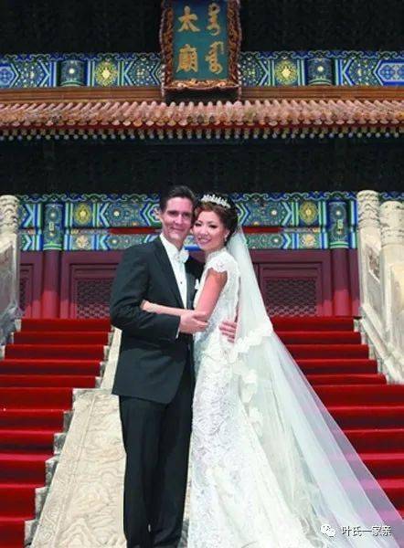 2010年9月9日叶剑英的小孙女叶明子在太庙成婚,整个婚礼用红色玫瑰