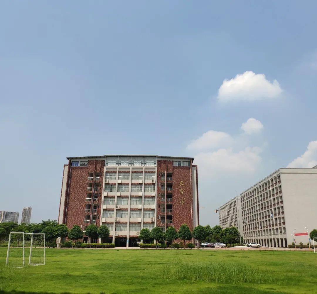 广西工商职业技术学院图片