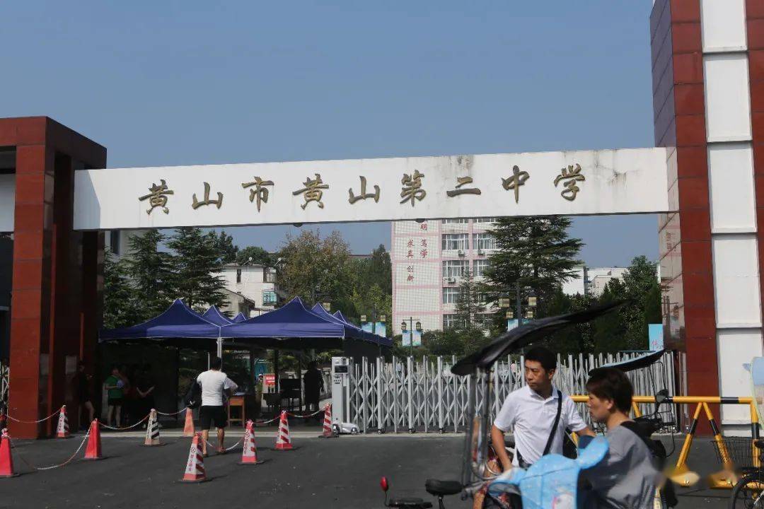 太平的"神兽们"开学啦!校门口的这些身影,你注意到了么?