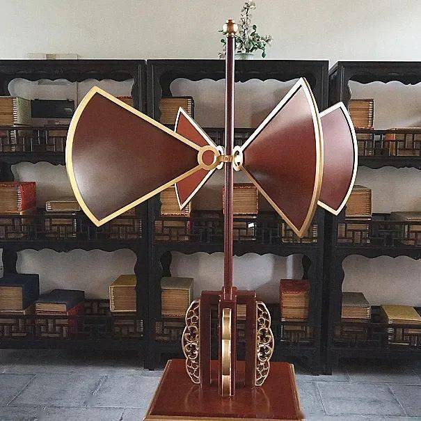 "体验冰鉴,古代风扇,"假"冰箱,"假空调"等等,各式各样的纳凉神器装成