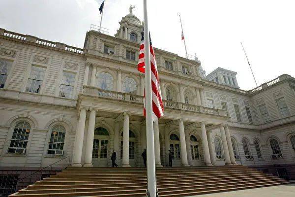 纽约市政府下周起提前裁员22万人警佐工会呼吁市长下台