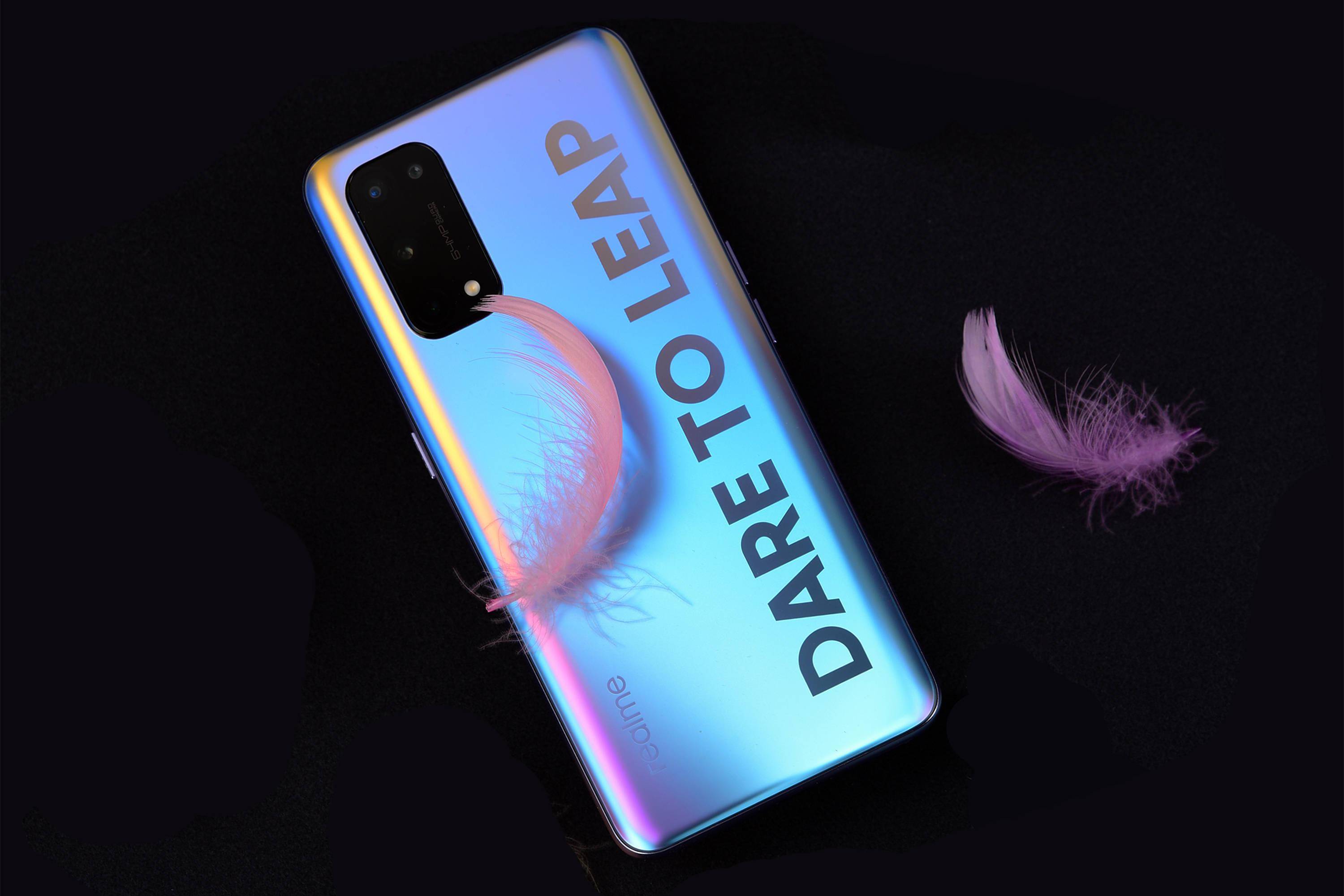 120hz高刷屏 realme 真我x7 pro上手更轻薄