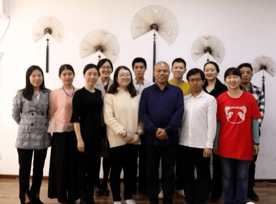 团成员东北大学(秦皇岛)外国语学院客座教授庄则敬简介疫情已经结束