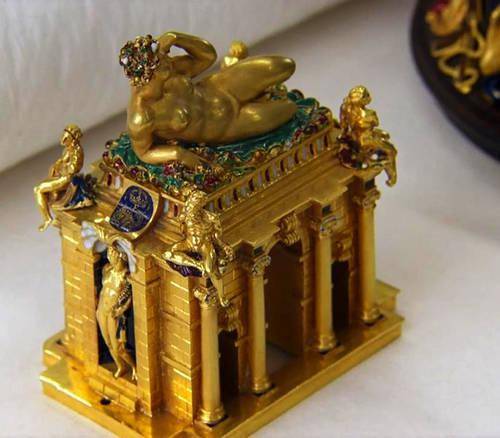 你们猜文艺复兴的贵族用什么装盐?_切利尼