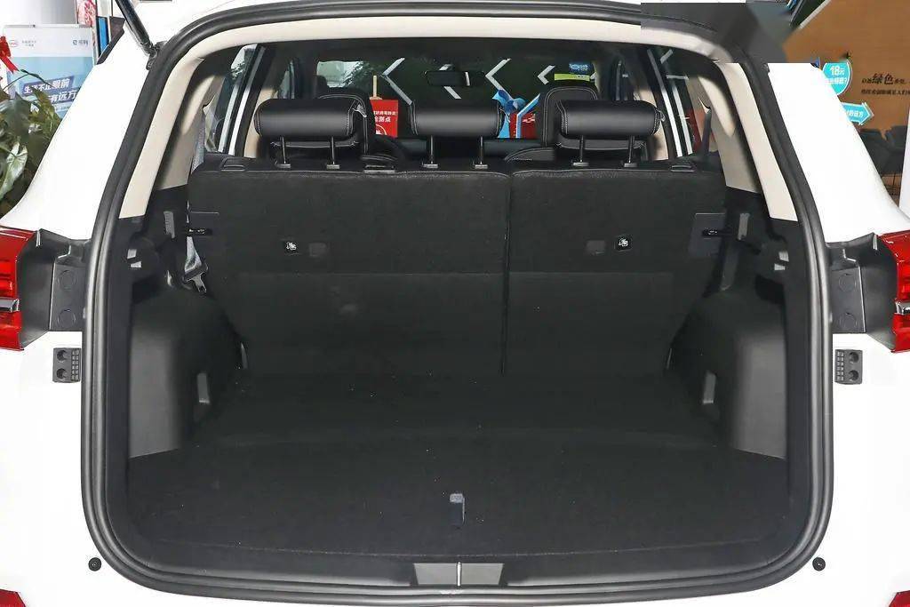 全新比亚迪宋拥有健康生态舱舒适空间起售价699万元值得推荐