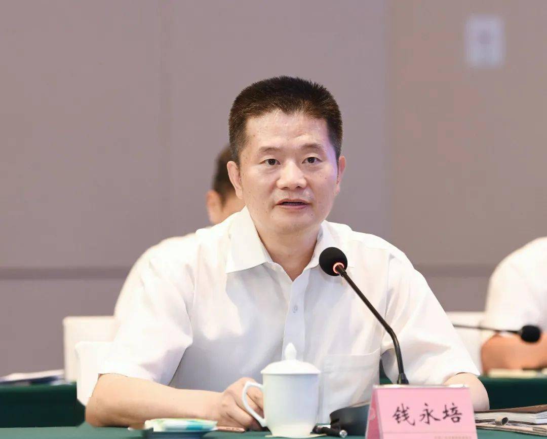 钱永培表示渝广两地历史同脉,文化同源,地理同域,经济同体,经济往来源