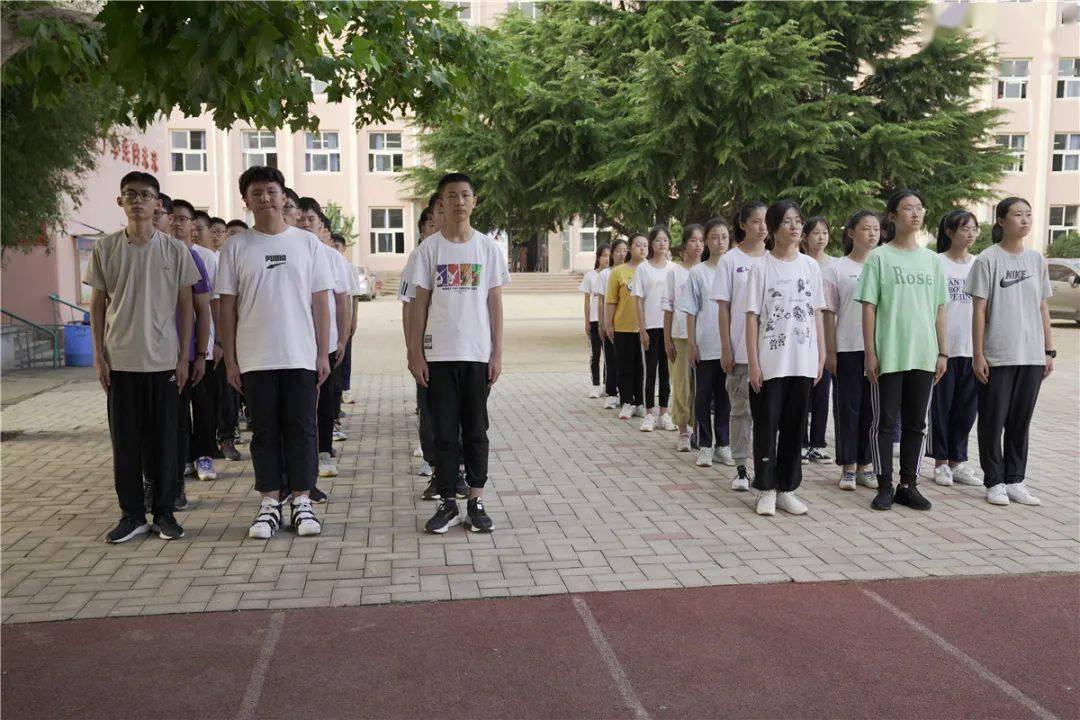 磨砺中成长学会坚强探访城阳二中新生军训实况
