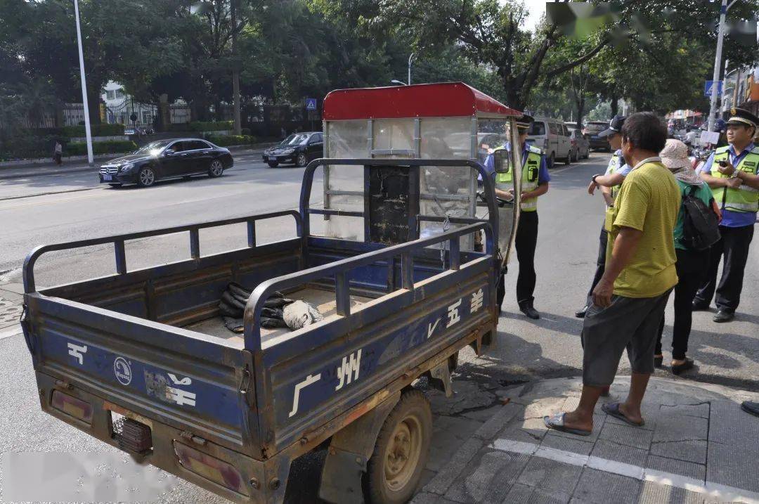 无牌无证三轮摩托车违法上路被查处车主竟称我不搭客不需要驾驶证