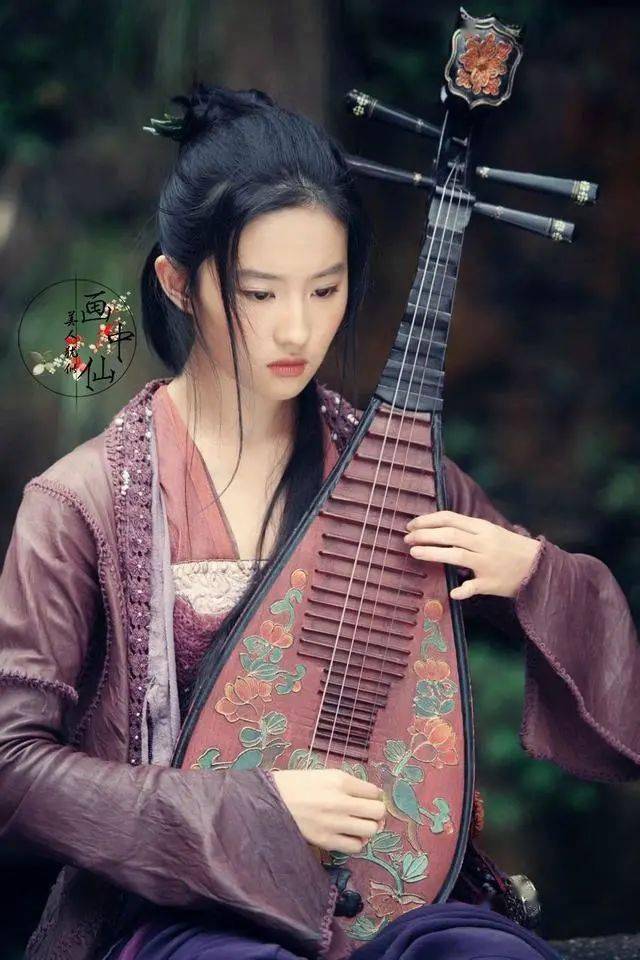 艺识丨还有谁不知道这些女明星会弹琵琶！_艺术教育中心