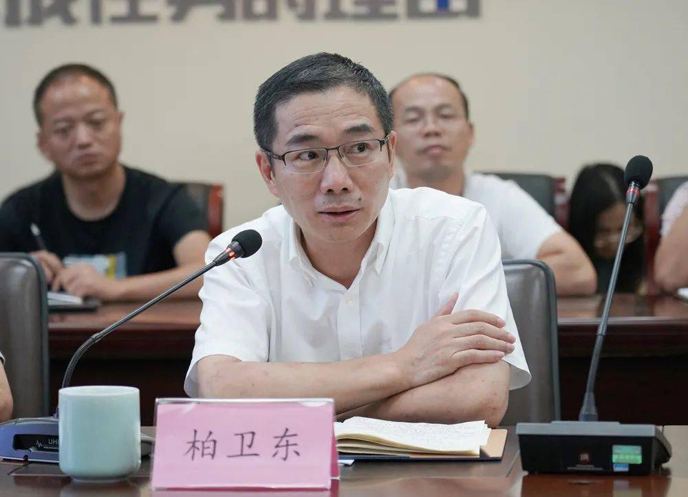 集团党委书记,董事长柏卫东提出三个方面的要求:一,要有如履薄冰的