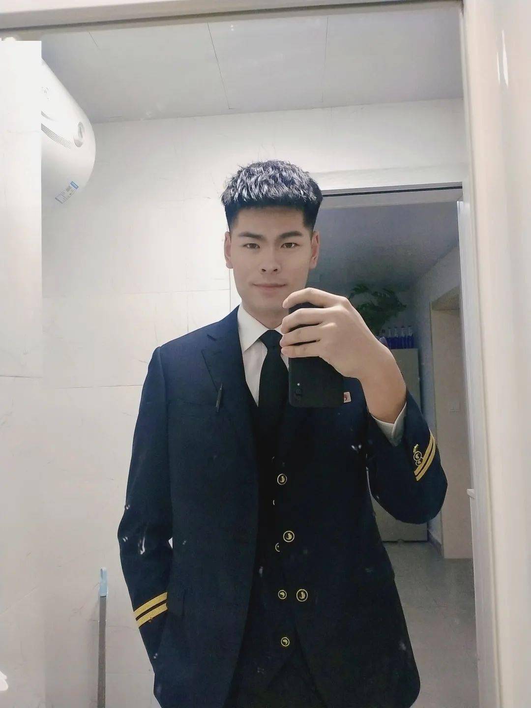 浙江长龙航空空少王鹏钦既然决定要旅行就别怕风雨兼程