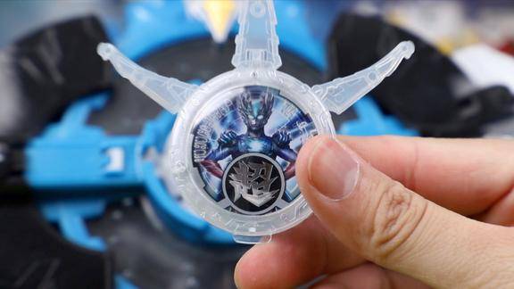 罗布奥特曼罗布水晶回旋闪光超酷赛迦水晶