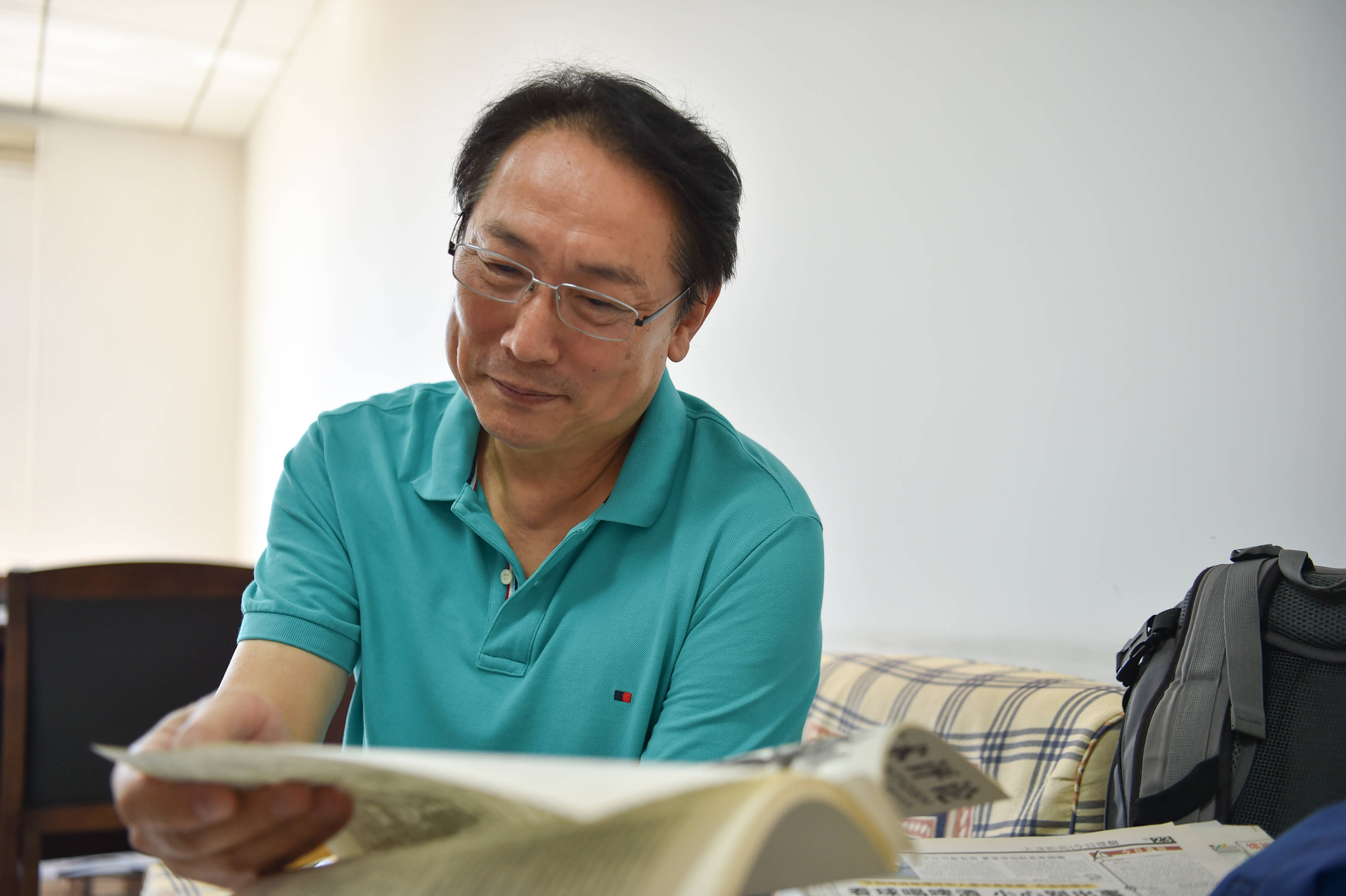 坚守话剧表演50年的老艺术家_王继世