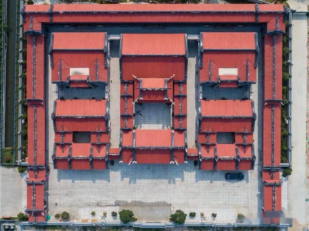 民间有一句话:潮汕厝,皇宫起.