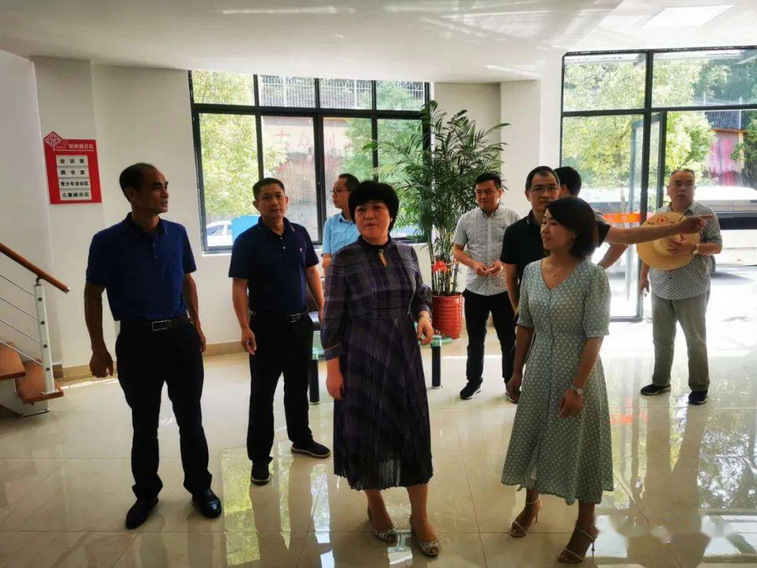 史晓莲一行先后来到紫晶路,景德镇农商银行(河西分理处