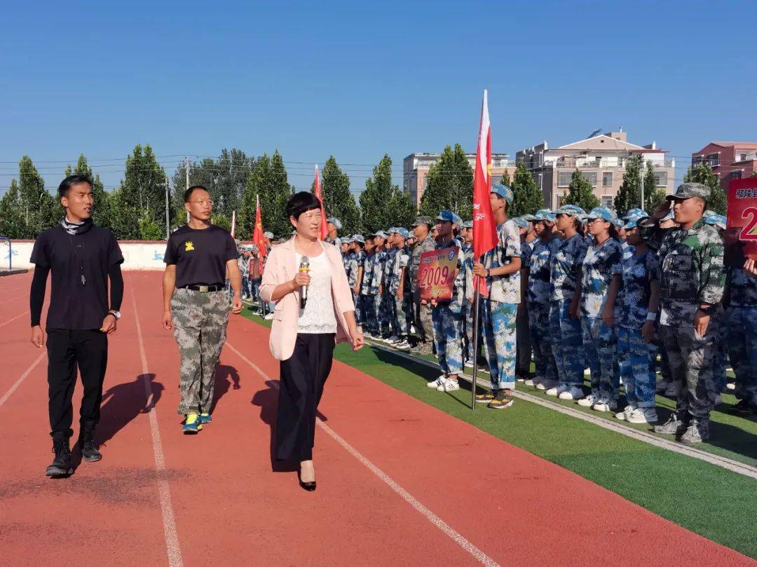 鄢陵二高隆重举行2020级新生军训检阅仪式