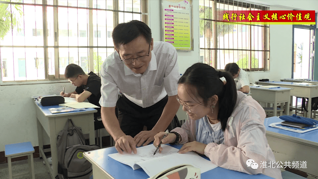 优秀党员,安徽省优秀教师,淮北市第十二中学学生"最喜爱的老师"等荣誉