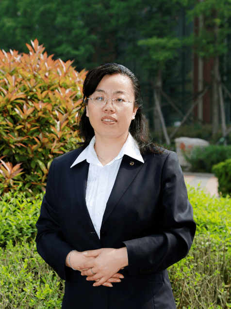 青岛西海岸新区实验初级中学教师,山东省特级教师,山东省优秀教师