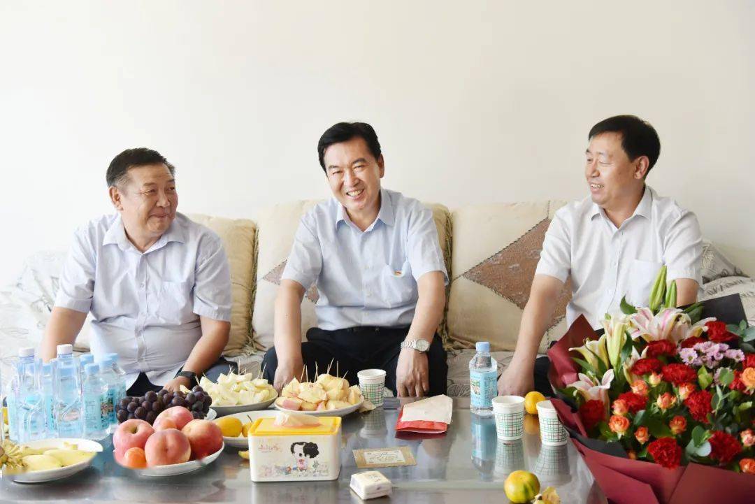 要闻丨张院忠教师节前夕慰问优秀教师代表_手机搜狐网