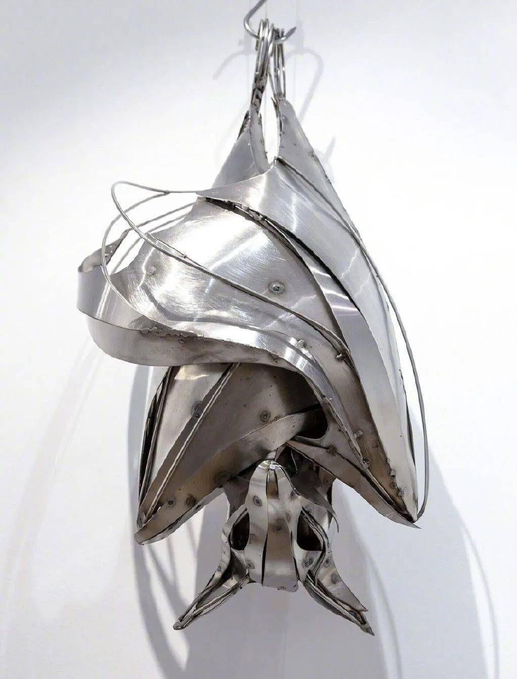 线条微妙的不锈钢焊接雕塑