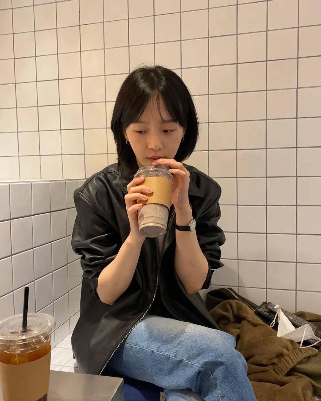 是舒服喜欢▼她之前也是留过长发的,不过没有短发的她这么的有辨识度