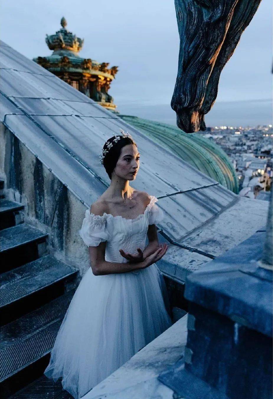 太华丽了巴黎歌剧院350周年之际12件芭蕾舞台服装被永久定格