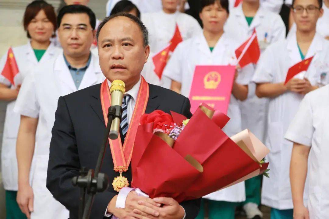 这份荣誉应当属于大家梧州市工人医院迎接抗疫英雄载誉归来