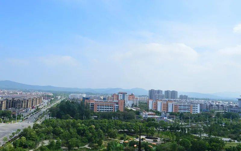 含山开启"洗街"模式,全力确保街道干净整洁卫生!_县城