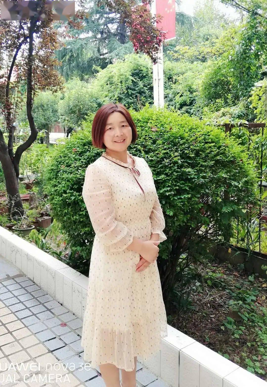 备课组长:崔文娟徐琳,本科学历,一级教师,高一语文教研组长,2003年8