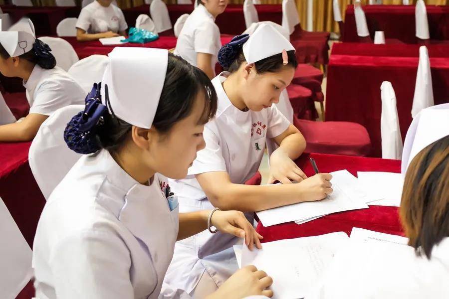 遂平华中医院召开2020年度卫生专业技术资格考试暨护士执业资格考试