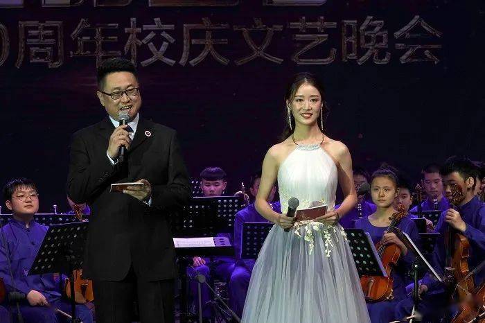 小细节大文明丨主持晚会礼仪篇