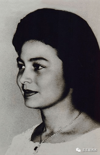 95后亚洲新一代公主才貌双全毕业于中国大学成网络红人