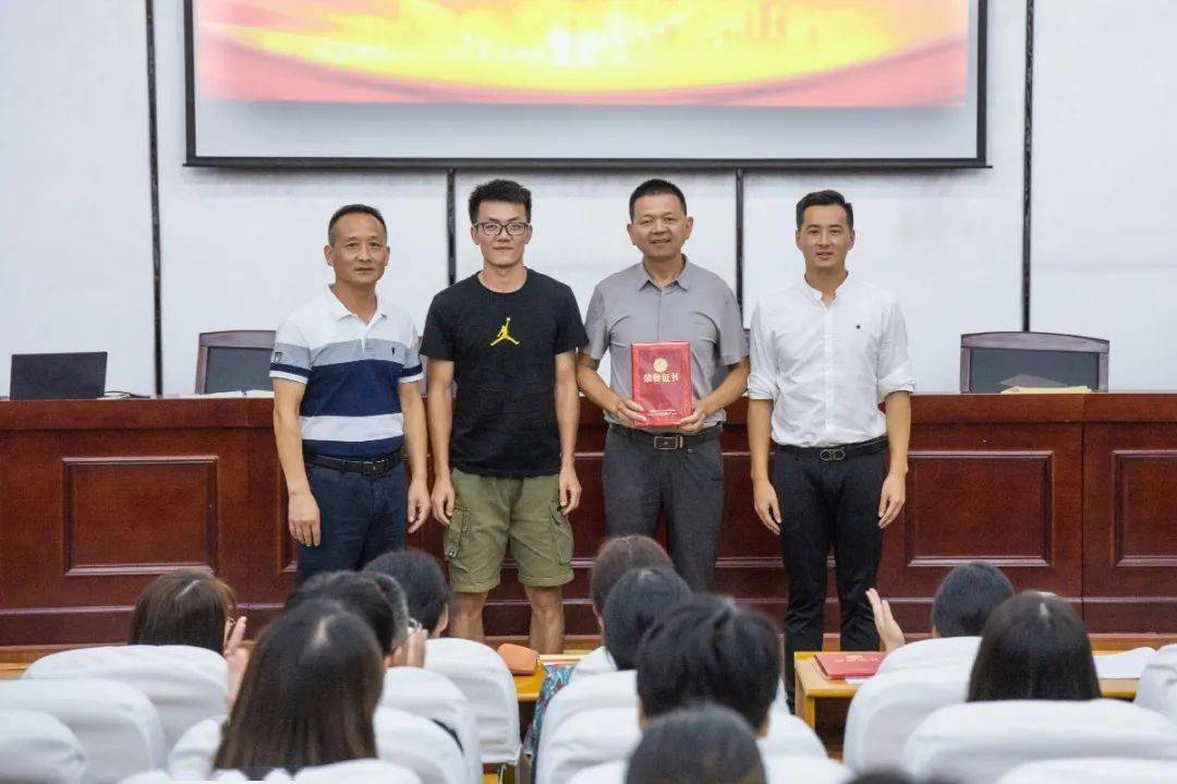 九月赞歌致敬辛勤园丁富春中学2020年庆祝第36个教师节表彰大会