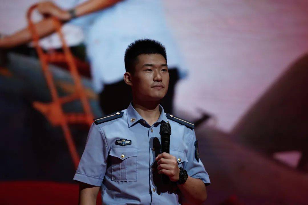 空工大隆重举办教师节表彰暨倪世宏同志先进事迹报告会