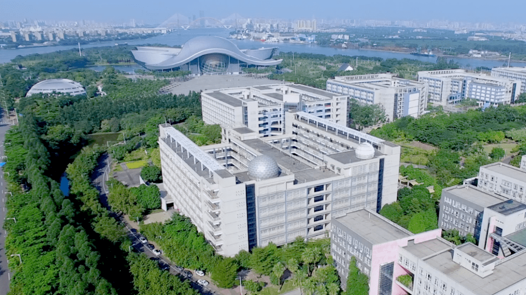 打开这扇门,走进广大教学楼!