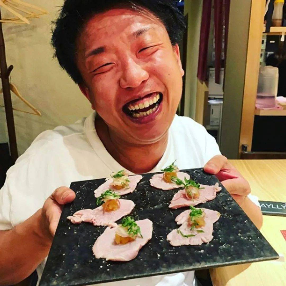 善析日本日本中年丑男一年约会300个妹子然后靠卖pua课程又大赚了一笔