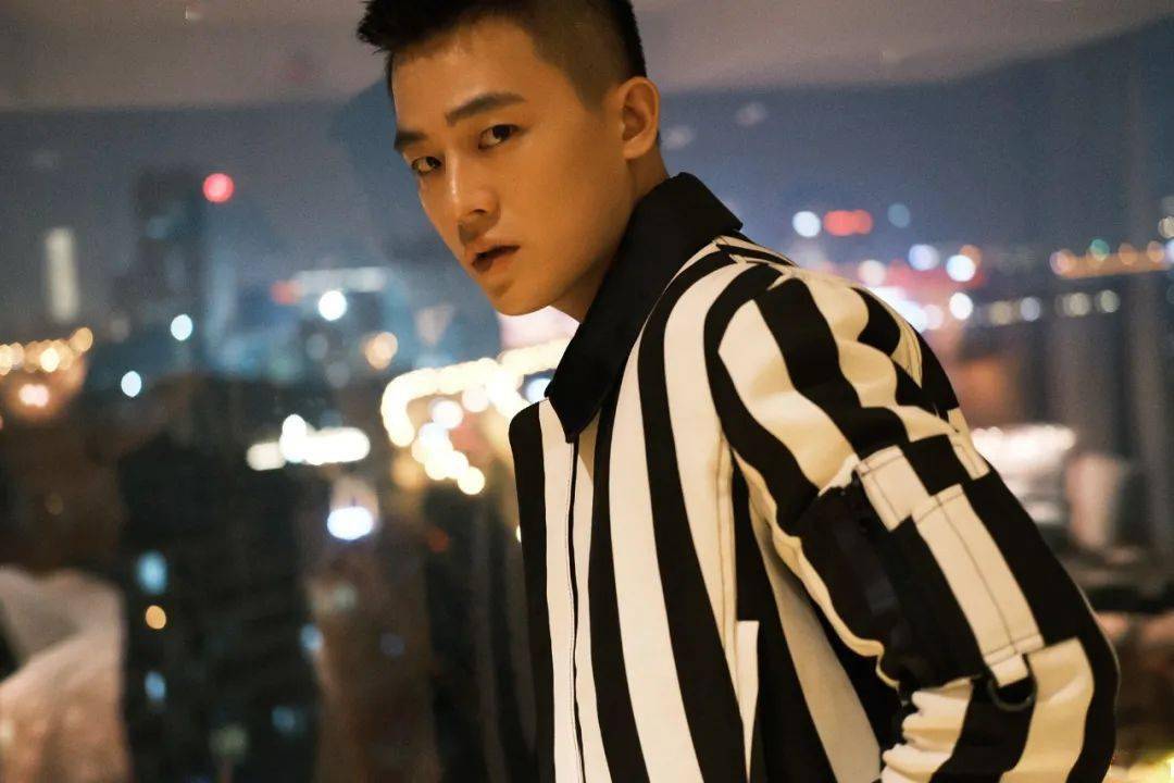 欧豪:《八佰》"端午"背后,白马少年的成长与蜕变